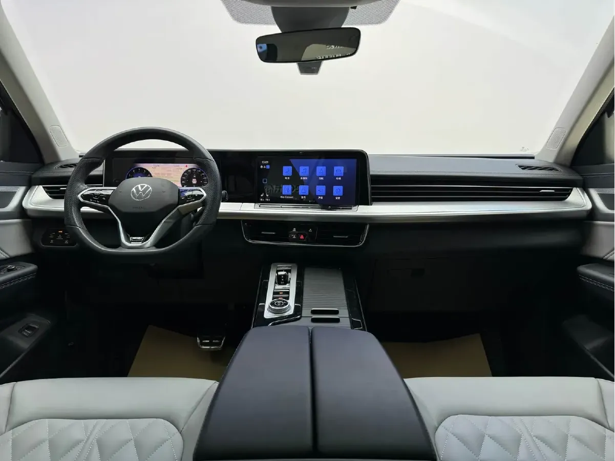 2024 Volkswagen Tavendor 2.0T 220HP L4 7DCT,autocango,china used car exporter,china ev exporter,chinese used car exporter,chinese used ev exporter