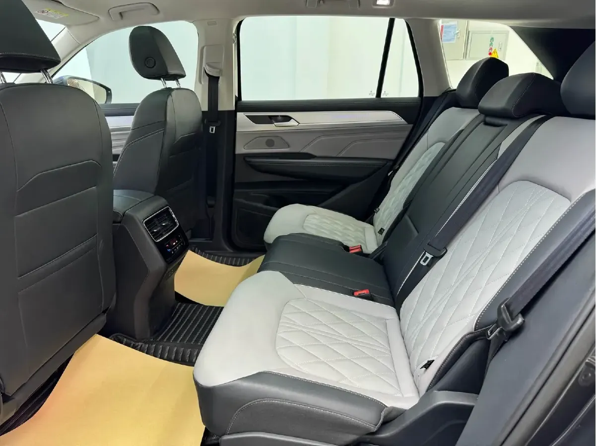 2024 Volkswagen Tavendor 2.0T 220HP L4 7DCT,autocango,china used car exporter,china ev exporter,chinese used car exporter,chinese used ev exporter