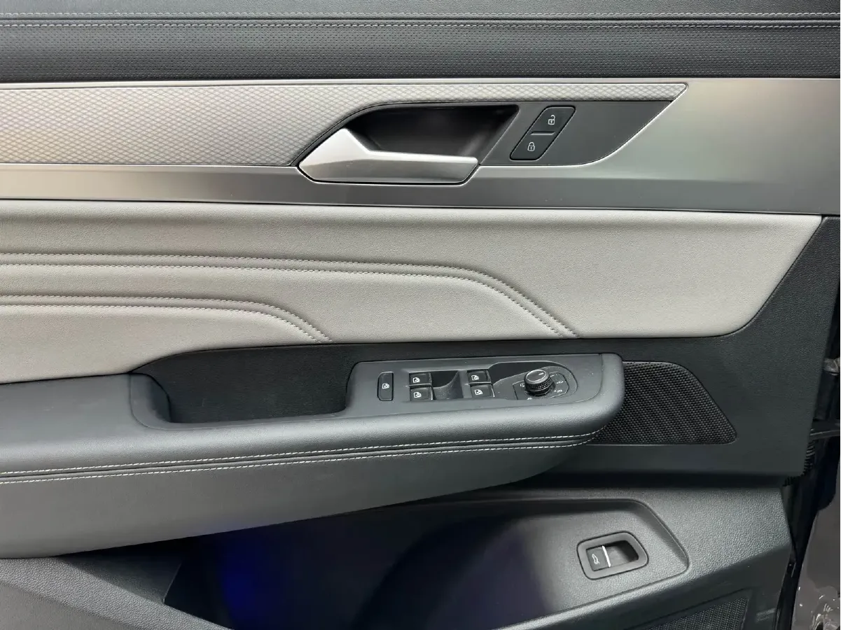 2024 Volkswagen Tavendor 2.0T 220HP L4 7DCT,autocango,china used car exporter,china ev exporter,chinese used car exporter,chinese used ev exporter