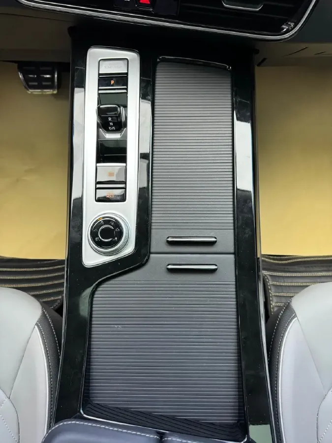 2024 Volkswagen Tavendor 2.0T 220HP L4 7DCT,autocango,china used car exporter,china ev exporter,chinese used car exporter,chinese used ev exporter