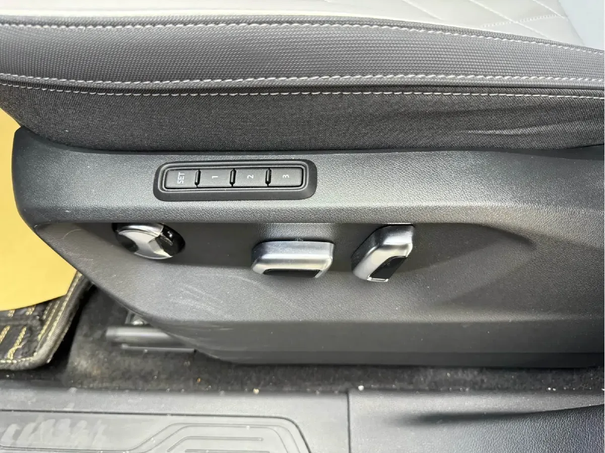 2024 Volkswagen Tavendor 2.0T 220HP L4 7DCT,autocango,china used car exporter,china ev exporter,chinese used car exporter,chinese used ev exporter