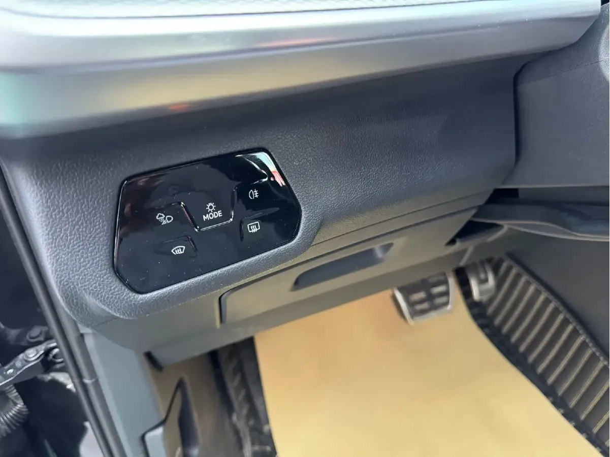 2024 Volkswagen Tavendor 2.0T 220HP L4 7DCT,autocango,china used car exporter,china ev exporter,chinese used car exporter,chinese used ev exporter