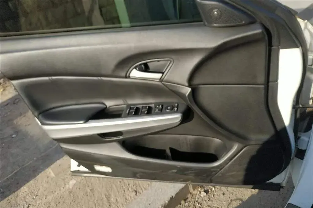 2012 Honda Crosstour 2.4L 197HP L4 5AT,autocango,china used car exporter,china ev exporter,chinese used car exporter,chinese used ev exporter