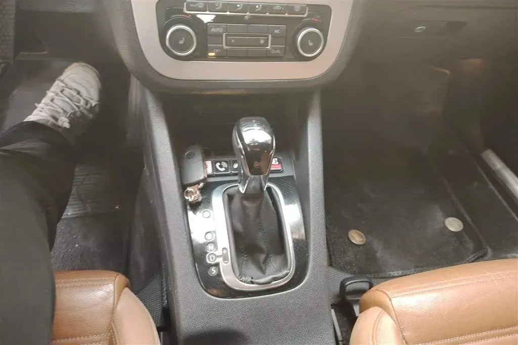 2010 Volkswagen Scirocco 2.0T 211HP L4 6DCT,autocango,china used car exporter,china ev exporter,chinese used car exporter,chinese used ev exporter