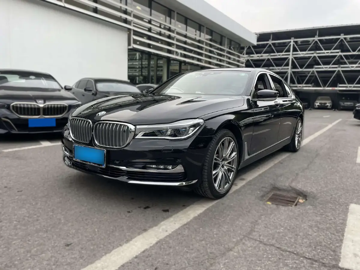 2016 BMW 7 Series 4.4T 449HP V8 8AT