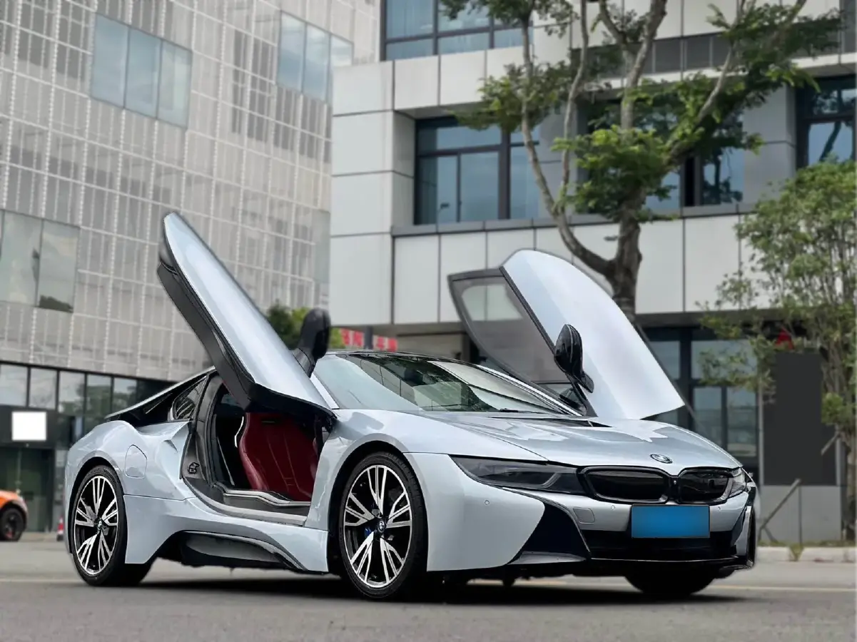 2014 BMW i8 1.5T 231HP L3 6AT PHEV 7.1KWH