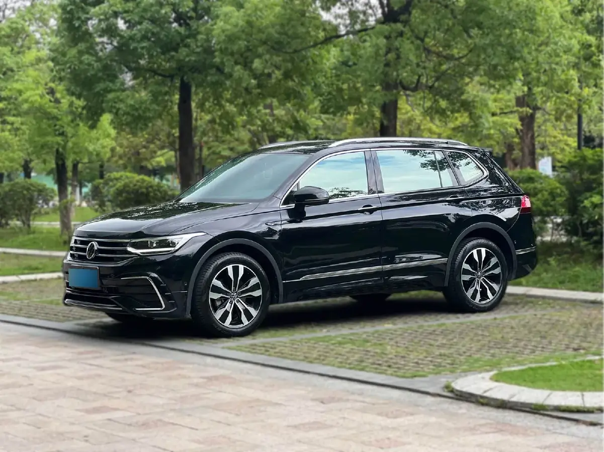 2022 Volkswagen Tiguan L 2.0T 220HP L4 7DCT
