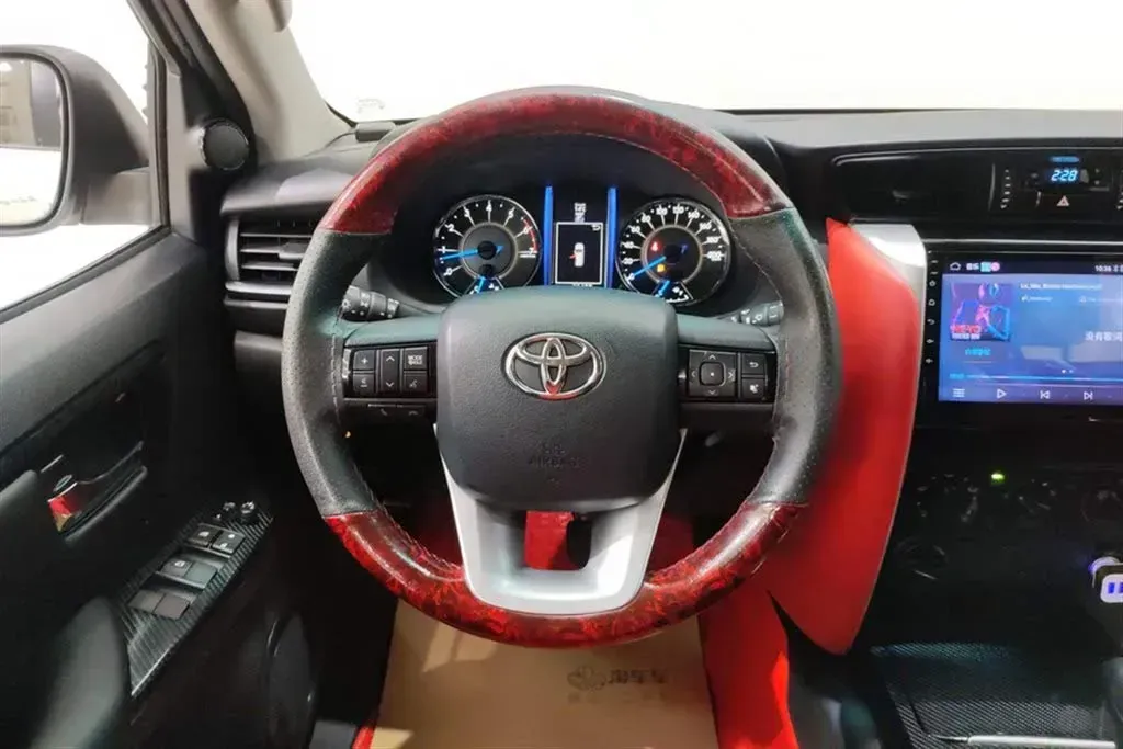 2016 Toyota Fortuner 2.7L 163HP L4 6AT,autocango,china used car exporter,china ev exporter,chinese used car exporter,chinese used ev exporter