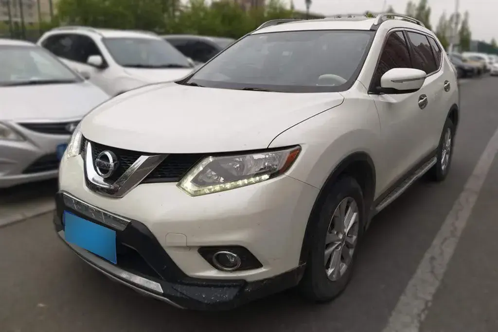 2014 Nissan X-Trail 2.5L 186HP L4 CVT