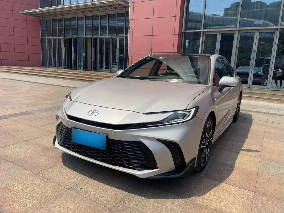 2024 Toyota Camry 2.0L 152HP L4 E-CVT Hybrid