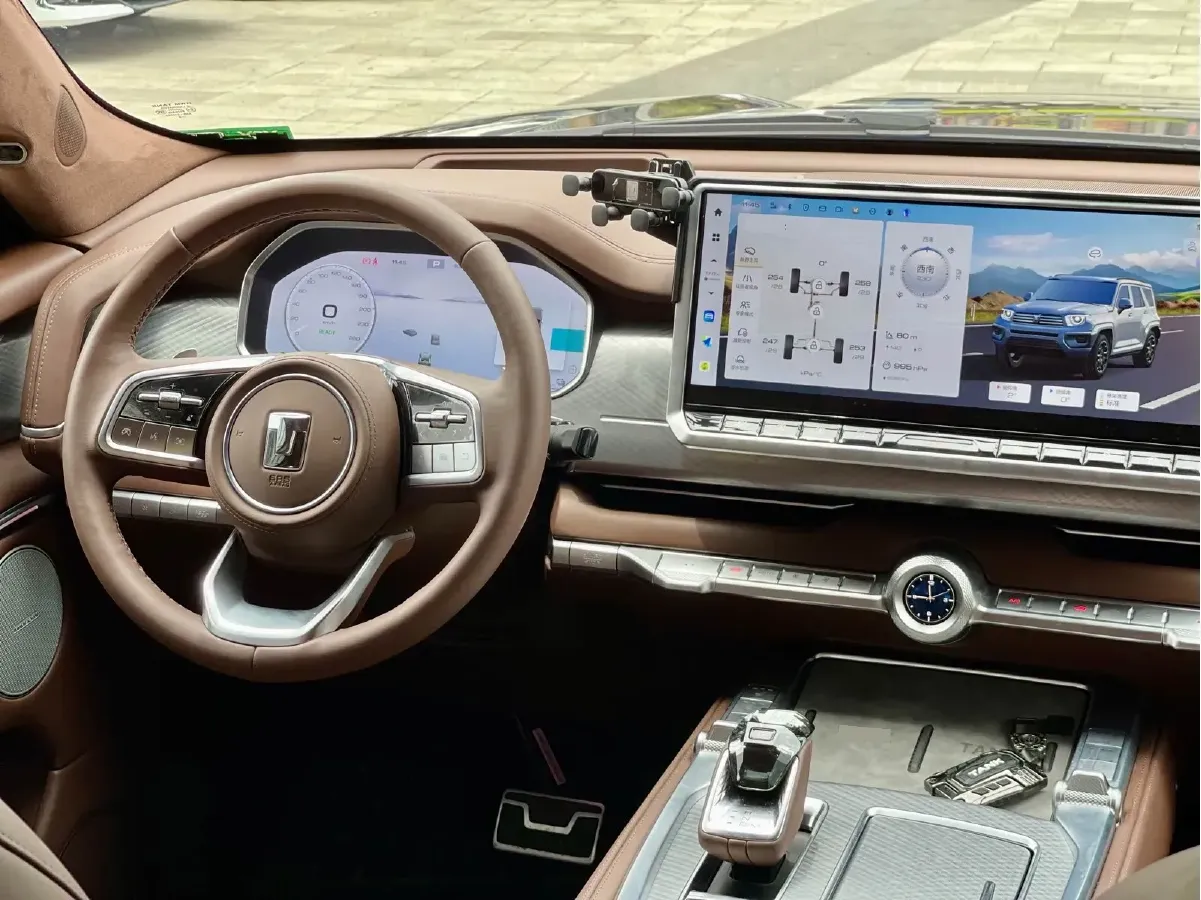 2024 Tank 700 3.0T 360HP V6 9AT PHEV 37.1KWH,autocango,china used car exporter,china ev exporter,chinese used car exporter,chinese used ev exporter