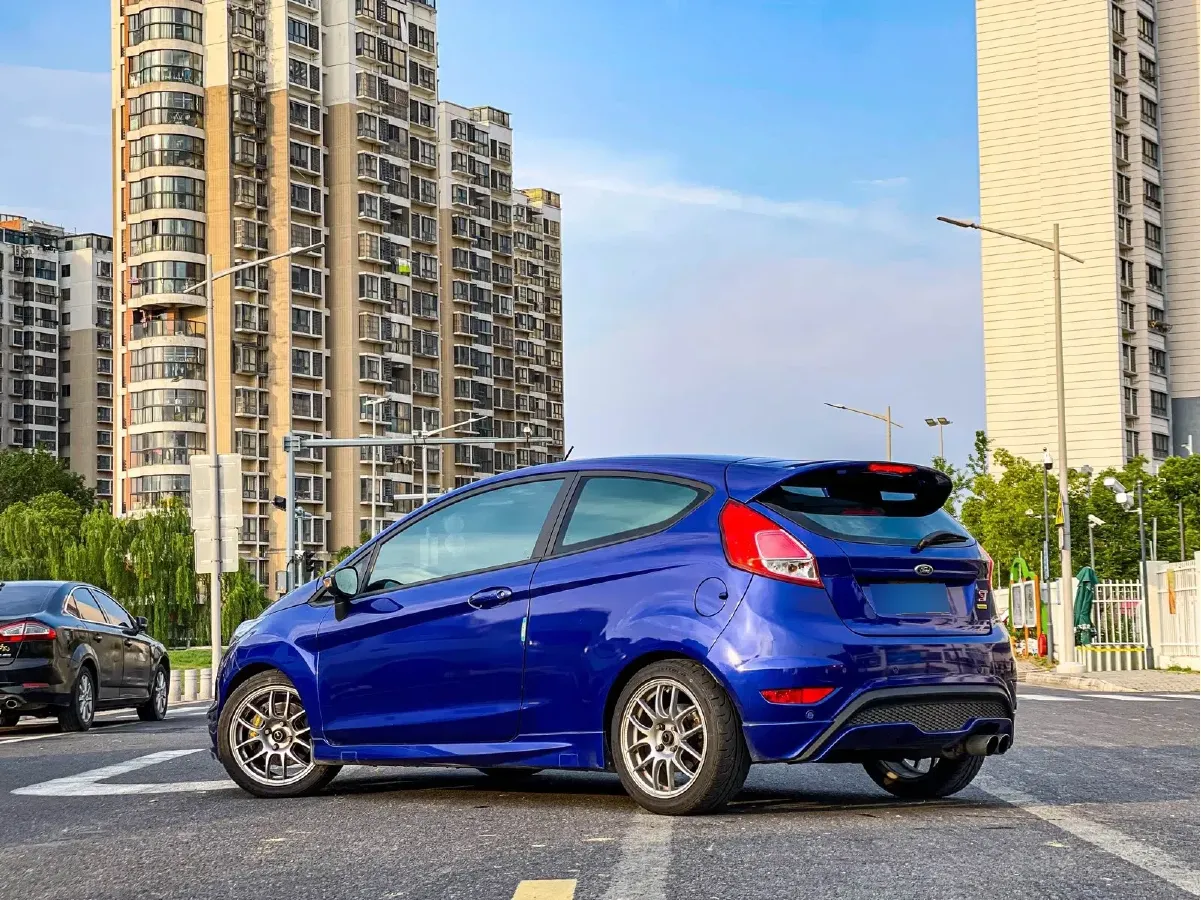 2013 Ford Fiesta 1.6T 182HP L4 6MT,autocango,china used car exporter,china ev exporter,chinese used car exporter,chinese used ev exporter