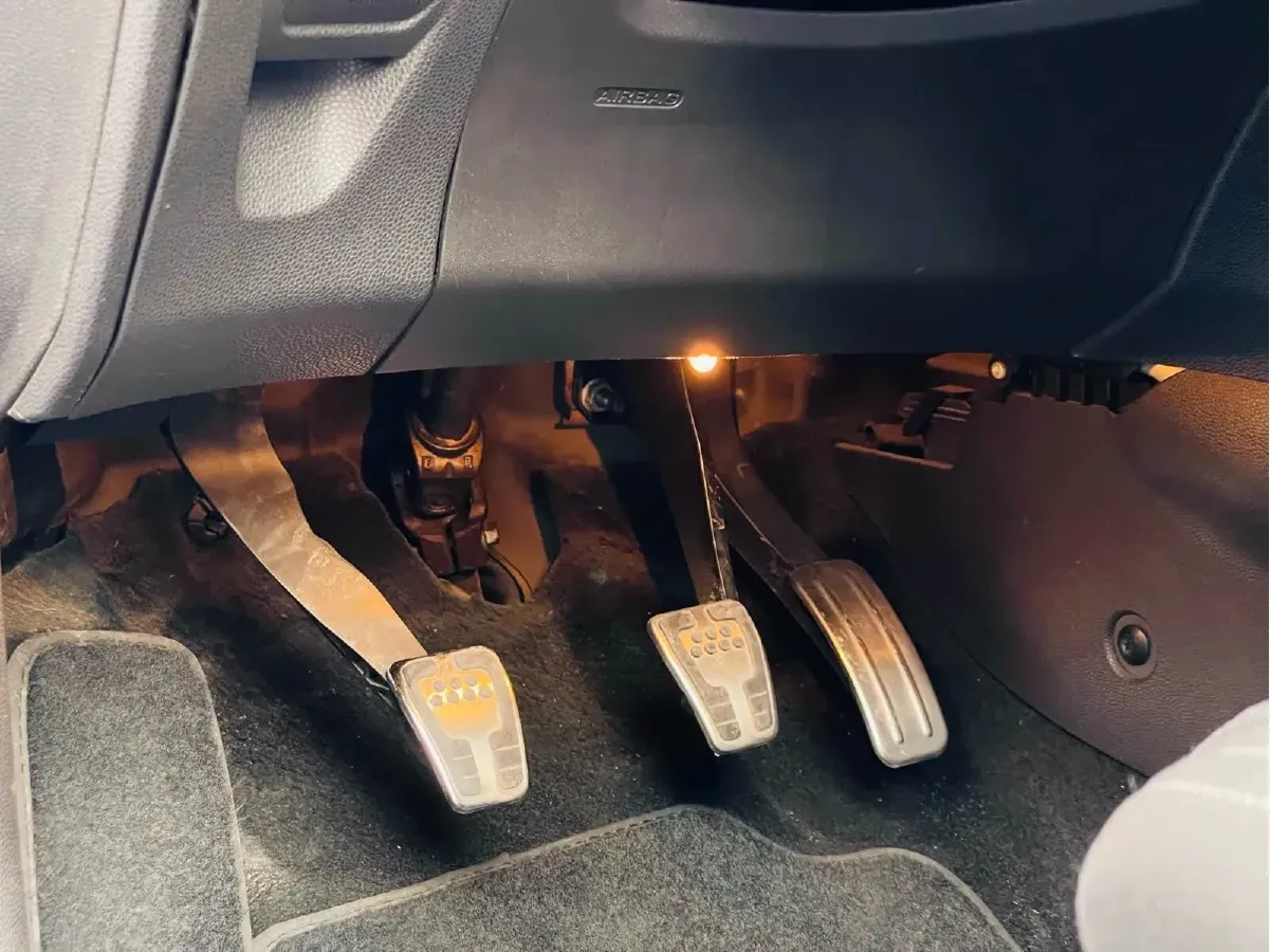 2013 Ford Fiesta 1.6T 182HP L4 6MT,autocango,china used car exporter,china ev exporter,chinese used car exporter,chinese used ev exporter