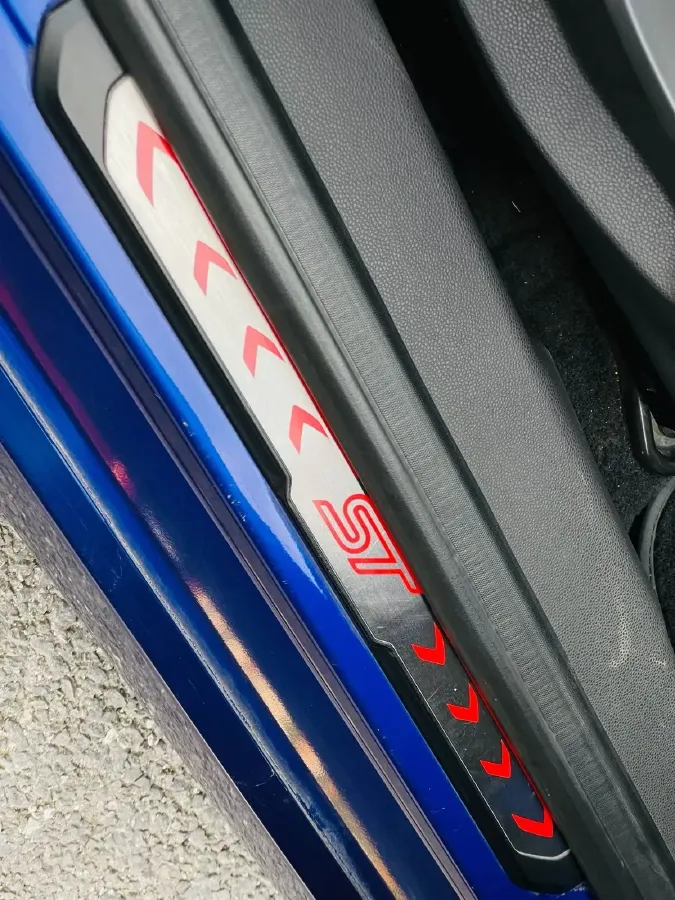 2013 Ford Fiesta 1.6T 182HP L4 6MT,autocango,china used car exporter,china ev exporter,chinese used car exporter,chinese used ev exporter