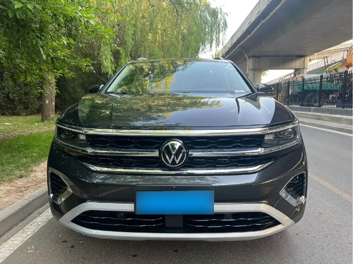 2025 Volkswagen Talagon 2.0T 220HP L4 7DCT