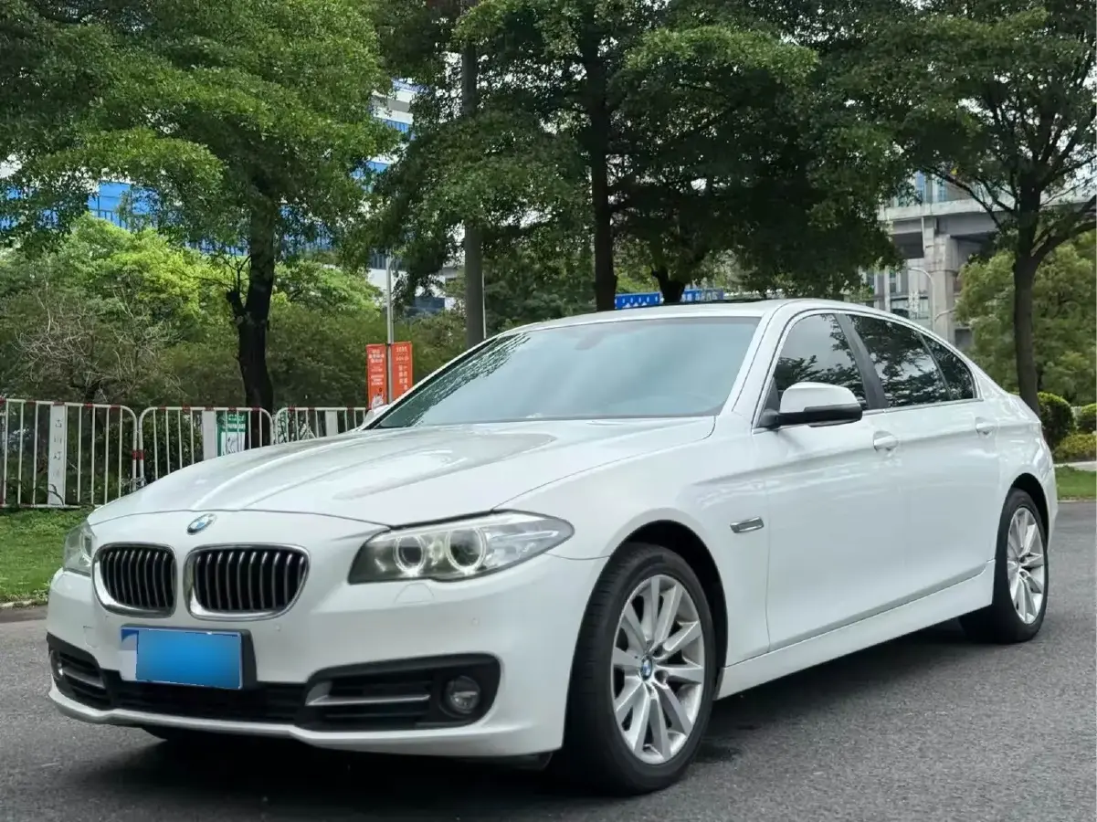 2013 BMW 5 Series 3.0L 258HP L6 8AT