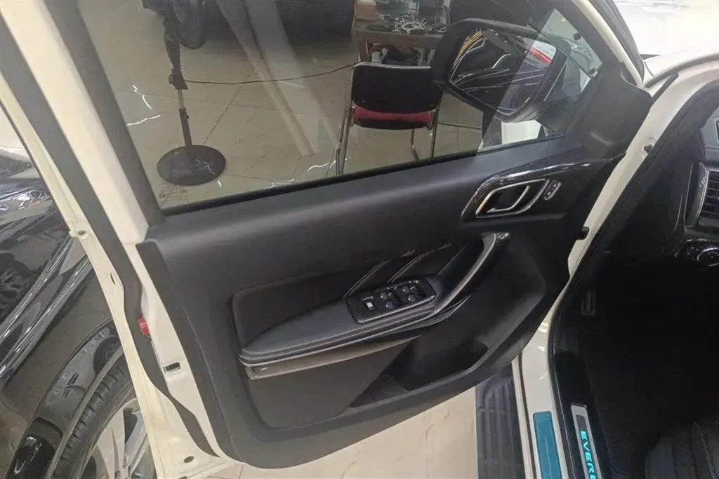 2017 Ford Everest 2.0T 245HP L4 6AT,autocango,china used car exporter,china ev exporter,chinese used car exporter,chinese used ev exporter