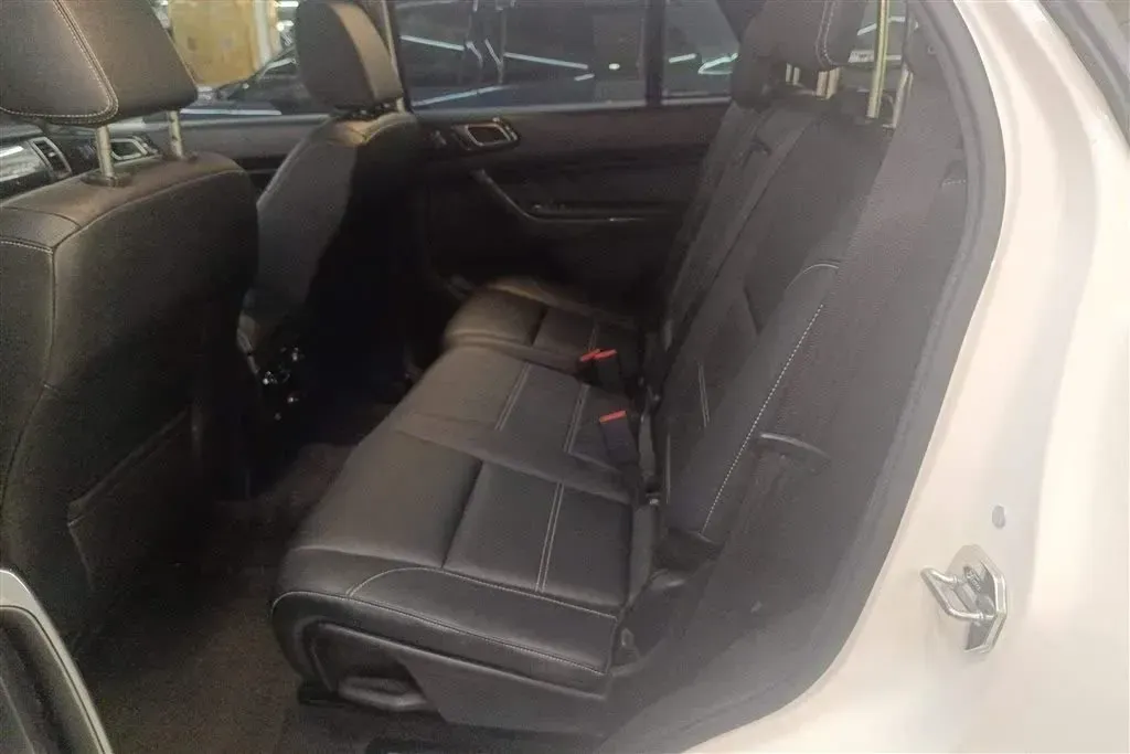 2017 Ford Everest 2.0T 245HP L4 6AT,autocango,china used car exporter,china ev exporter,chinese used car exporter,chinese used ev exporter