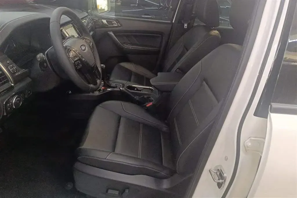 2017 Ford Everest 2.0T 245HP L4 6AT,autocango,china used car exporter,china ev exporter,chinese used car exporter,chinese used ev exporter