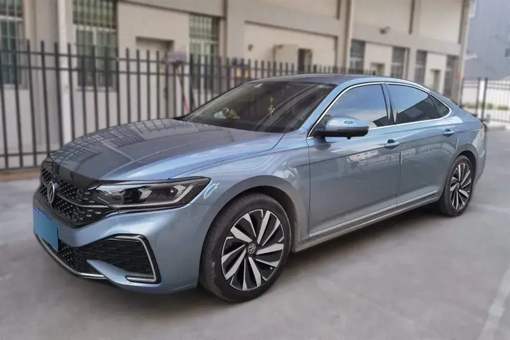 2022 Volkswagen Passat 2.0T 186HP L4 7DCT