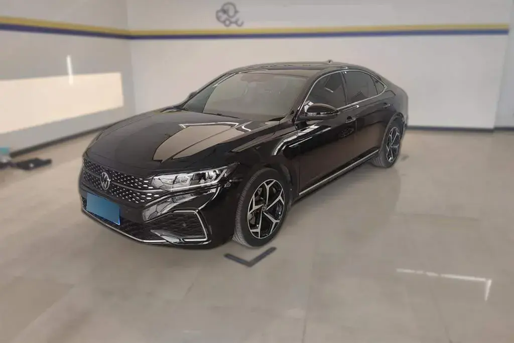 2023 Volkswagen Passat 2.0T 186HP L4 7DCT