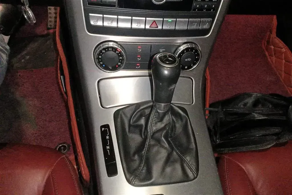 2015 Mercedes-Benz SLK Class 1.8T 184HP L4 7AT,autocango,china used car exporter,china ev exporter,chinese used car exporter,chinese used ev exporter