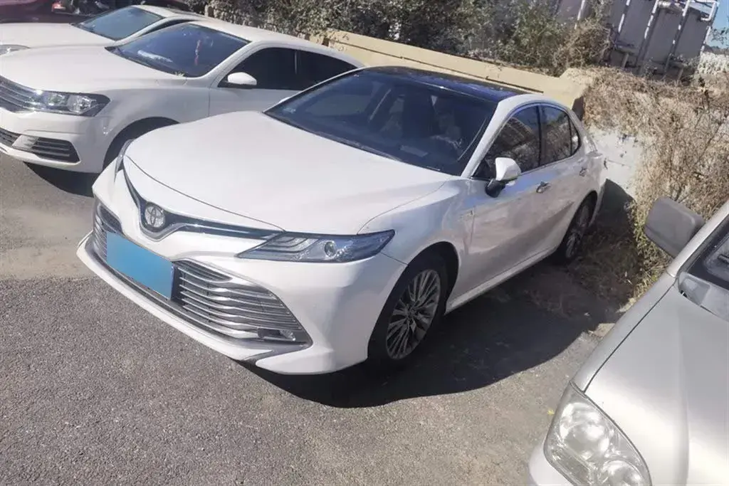 2019 Toyota Camry 2.5L 178HP L4 E-CVT Hybrid