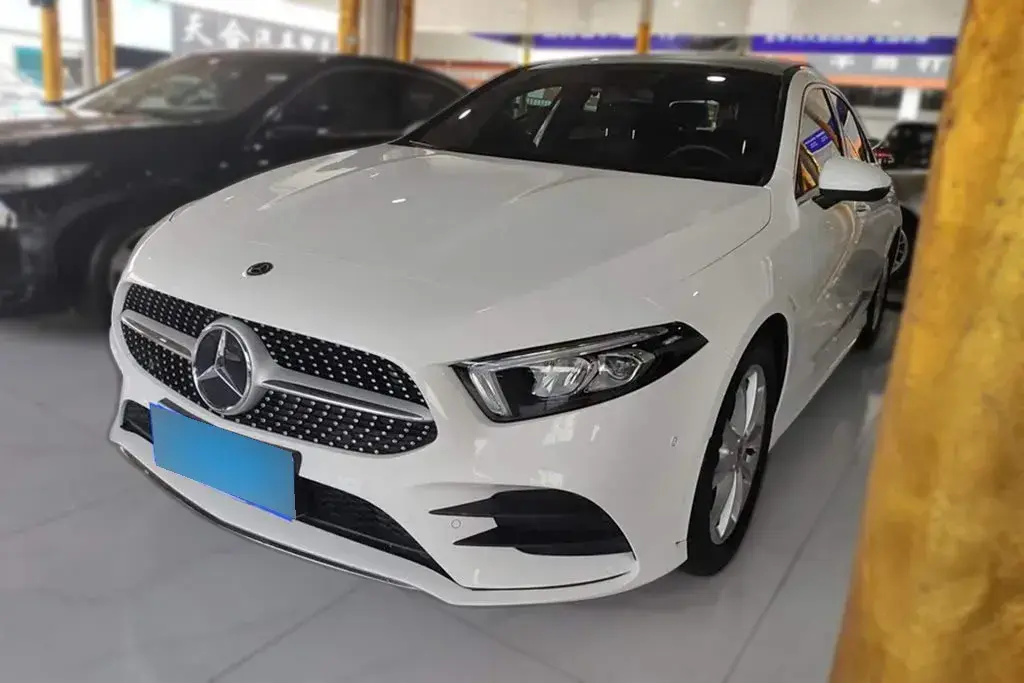 2019 Mercedes-Benz A Class 1.3T 163HP L4 7DCT