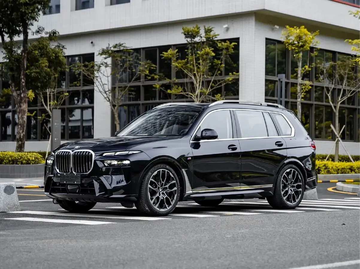 2023 BMW X7 3.0T 381HP L6 8AT