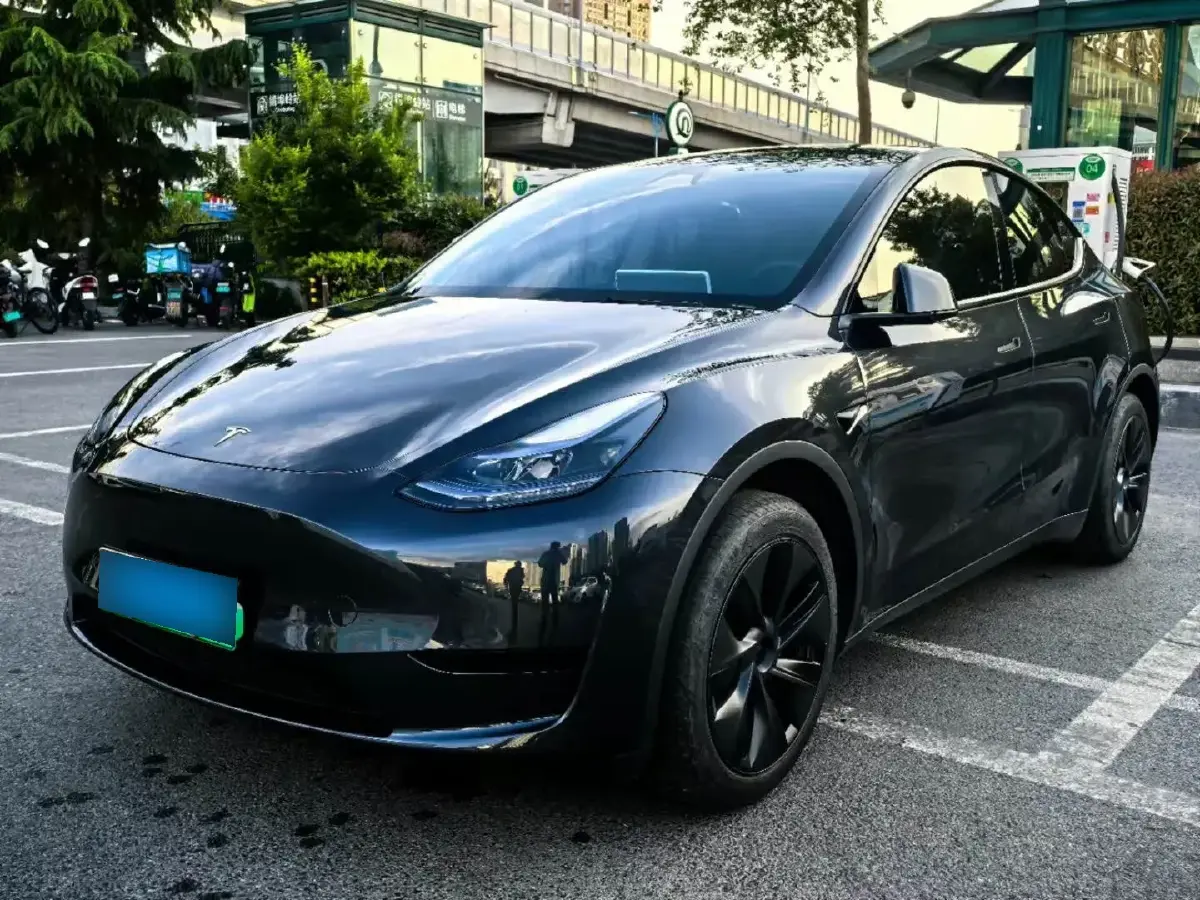 2024 Tesla Model Y BEV 60KWH