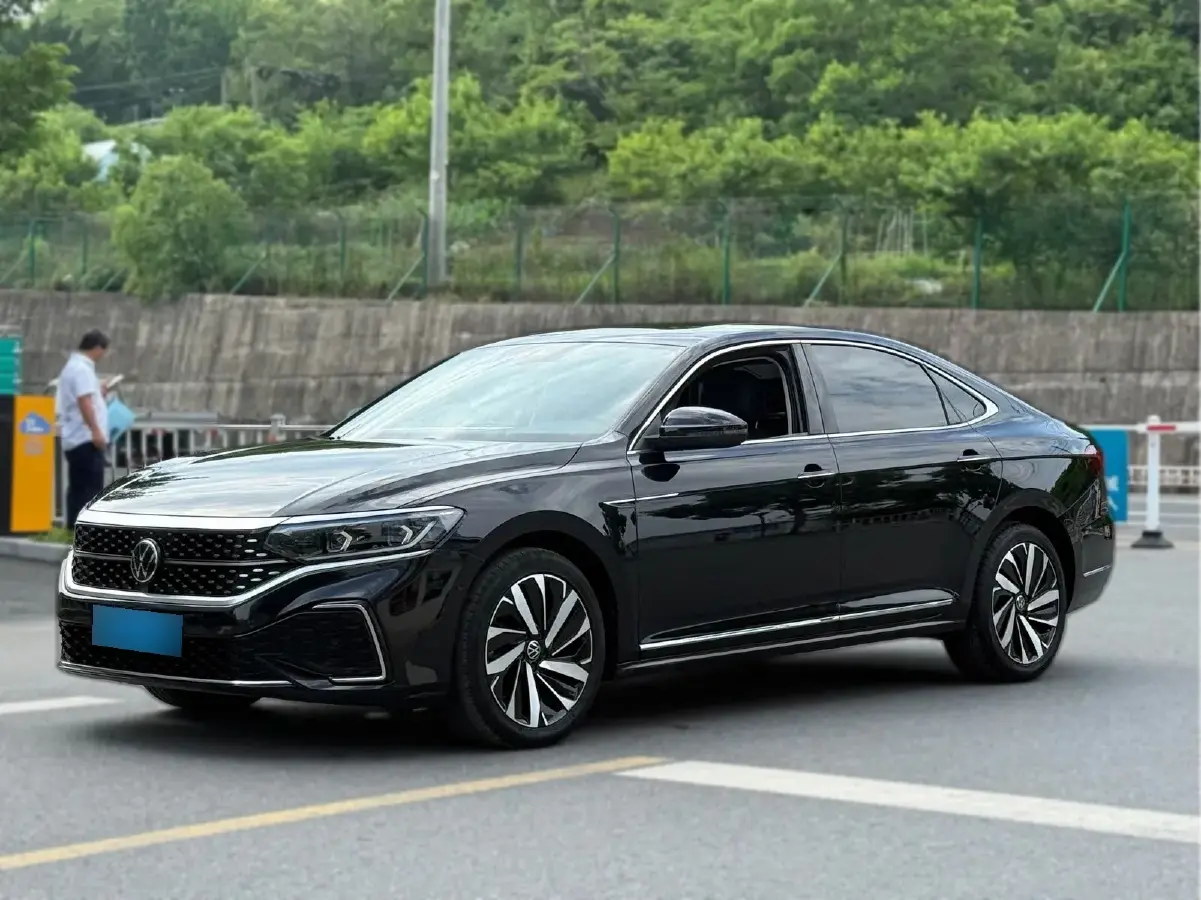 2022 Volkswagen Passat 2.0T 186HP L4 7DCT