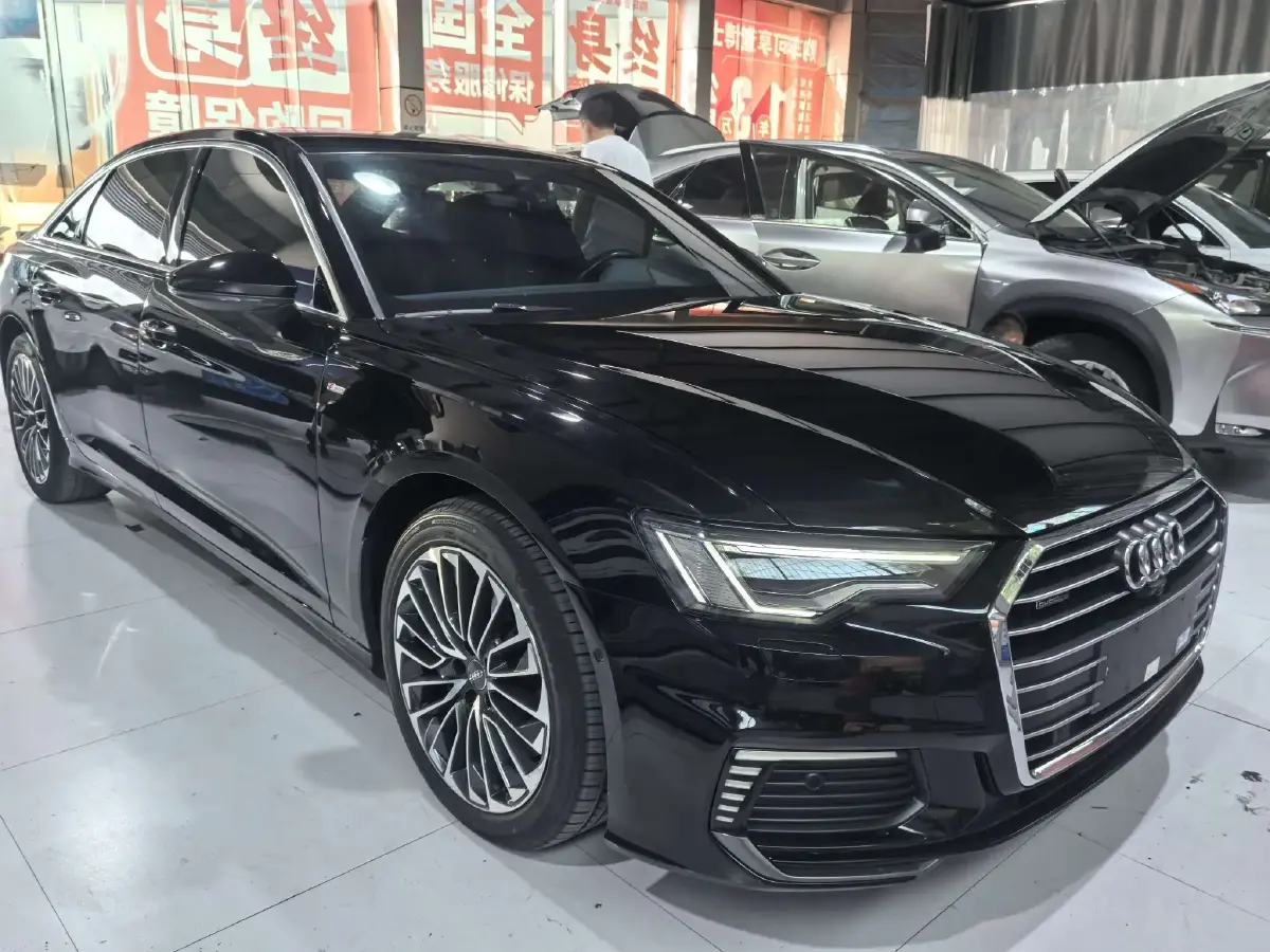 2022 Audi A6L 2.0T 252HP L4 7DCT PHEV 14.1KWH