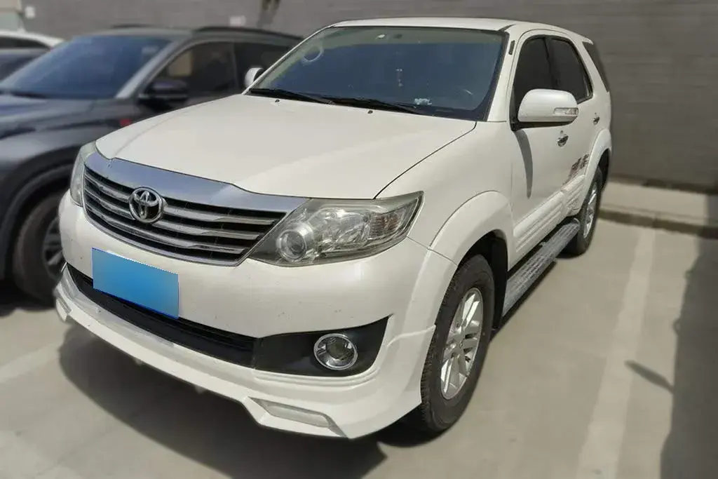 2015 Toyota Fortuner 2.7L 159HP L4 4AT