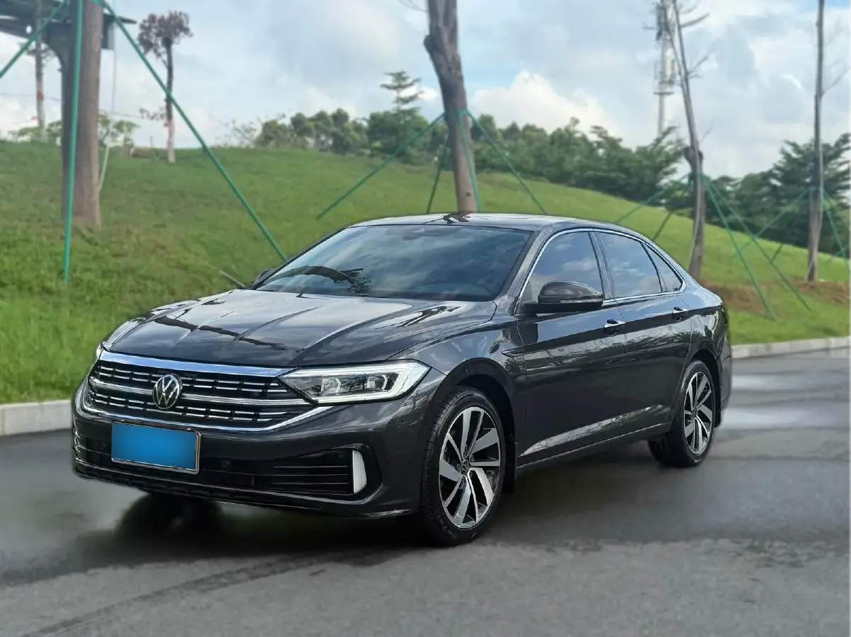 2023 Volkswagen Sagitar 1.5T 160HP L4 7DCT