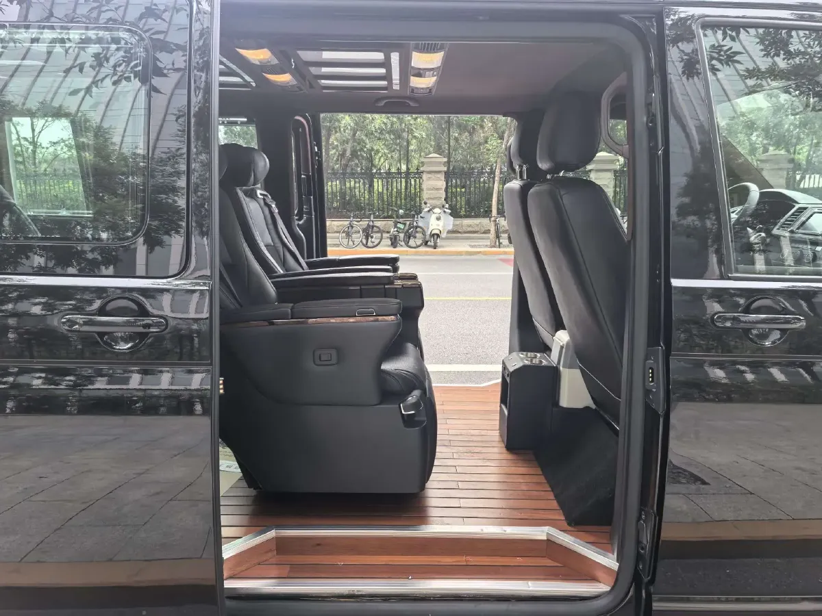 2018 Volkswagen Caravelle 2.0T 204HP L4 7DCT,autocango,china used car exporter,china ev exporter,chinese used car exporter,chinese used ev exporter