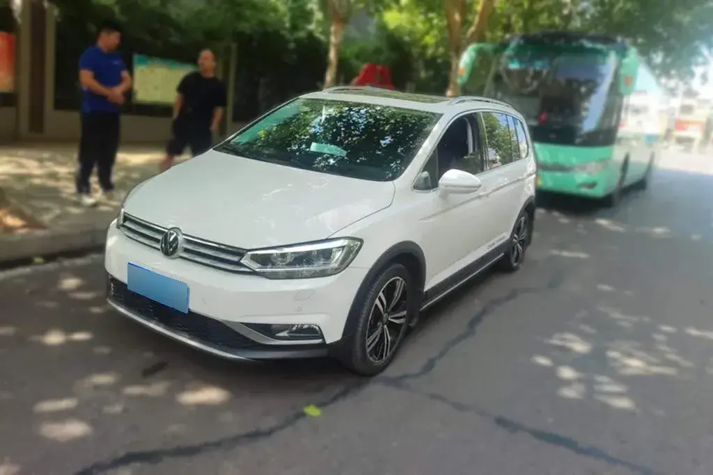 2021 Volkswagen Touran 1.4T 150HP L4 7DCT