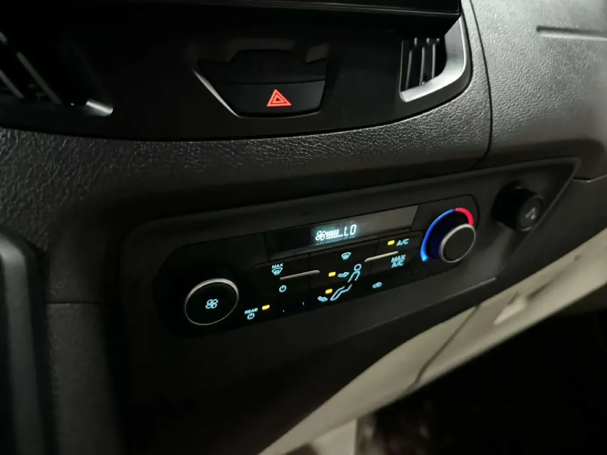 2018 Ford Tourneo 2.0T 203HP L4 6AT,autocango,china used car exporter,china ev exporter,chinese used car exporter,chinese used ev exporter