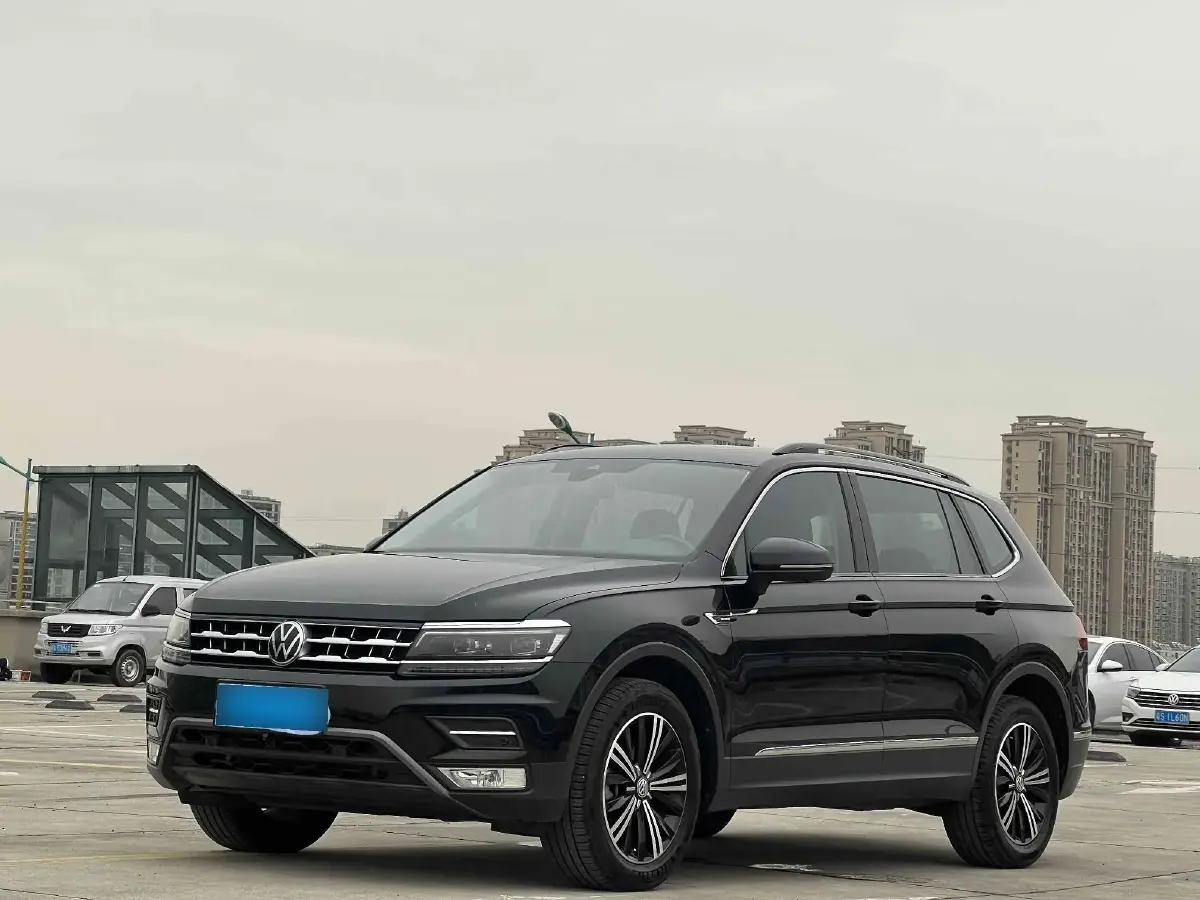 2018 Volkswagen Tiguan L 2.0T 220HP L4 7DCT
