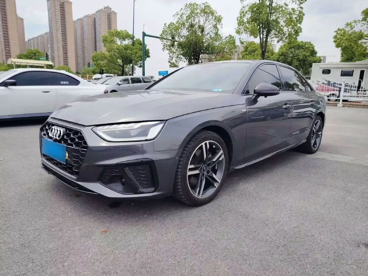 2022 Audi A4L 2.0T 190HP L4 7DCT