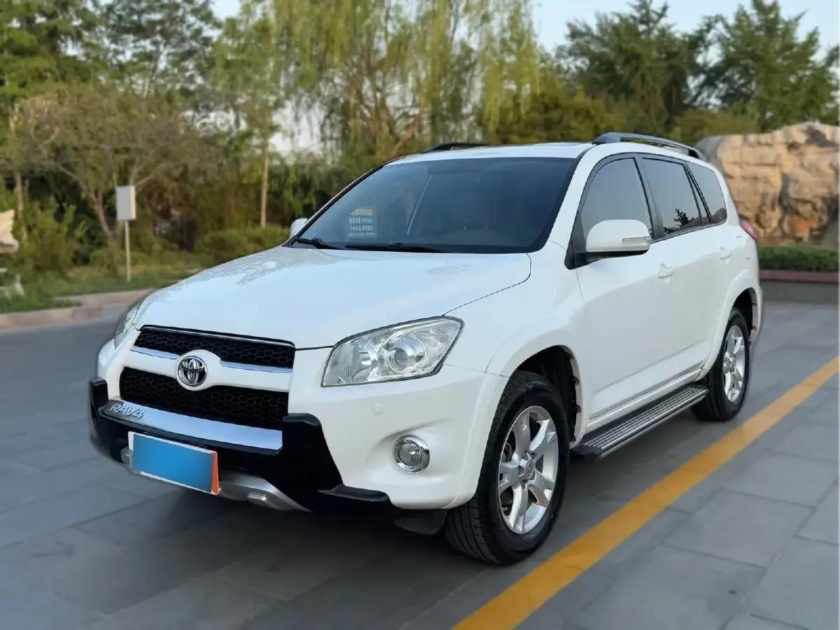 2011 Toyota RAV4 2.0L 150HP L4 4AT