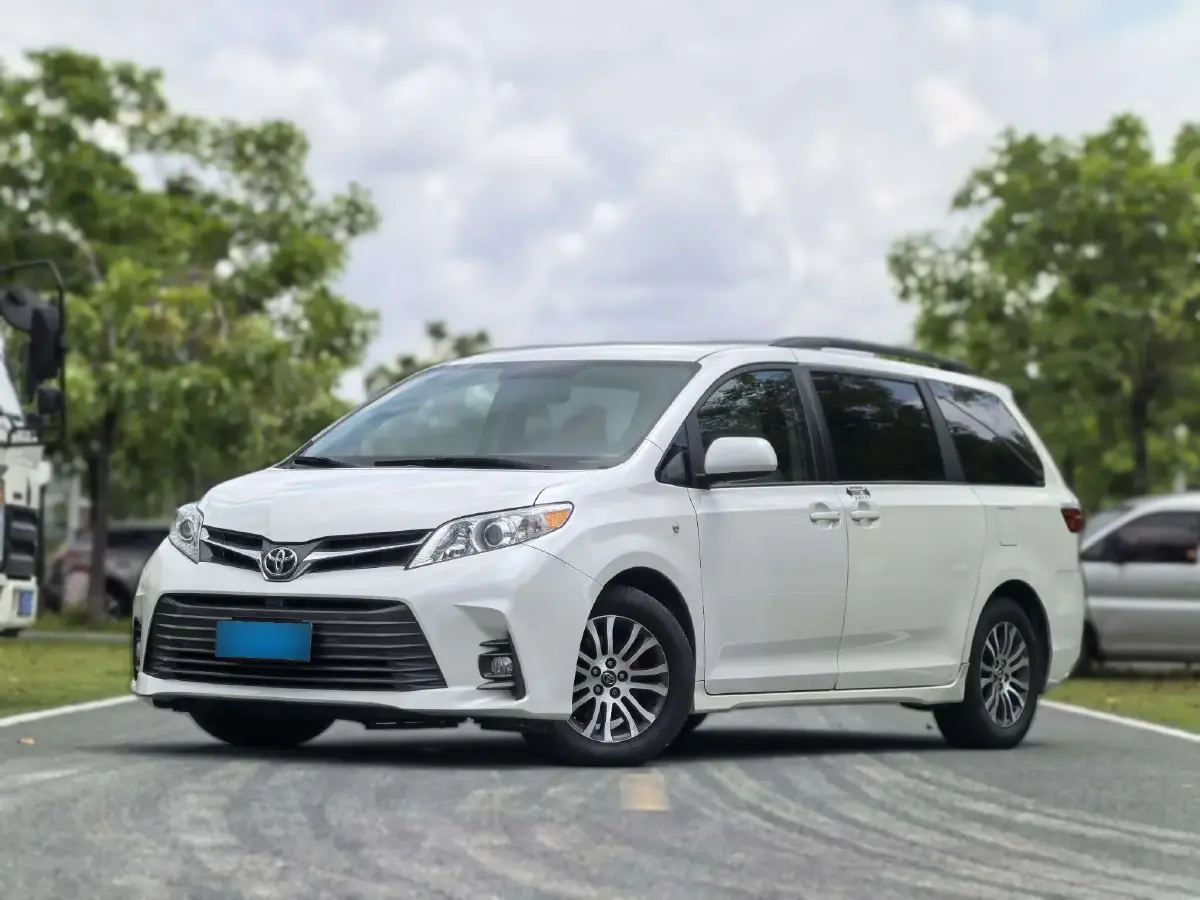 2015 Toyota Sienna 3.5L 269HP V6 6AT
