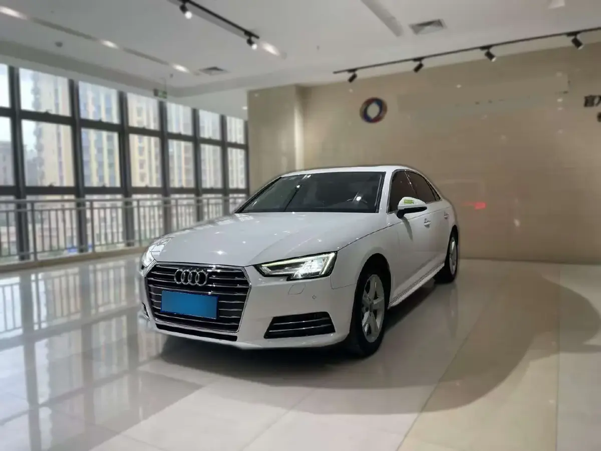 2017 Audi A4L 2.0T 190HP L4 7DCT