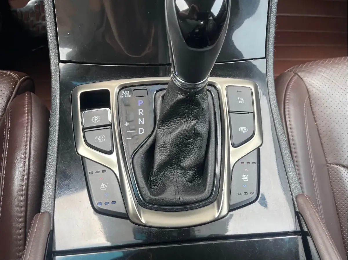 2011 Hyundai Azera 2.4L 180HP L4 6AT,autocango,china used car exporter,china ev exporter,chinese used car exporter,chinese used ev exporter