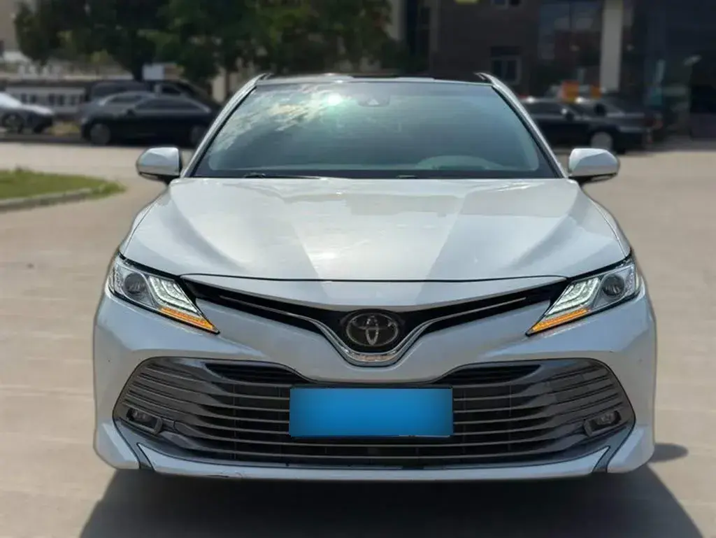 2019 Toyota Camry 2.5L 209HP L4 8AT