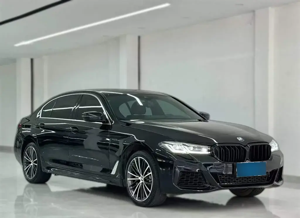 2022 BMW 5 Series 2.0T 252HP L4 8AT