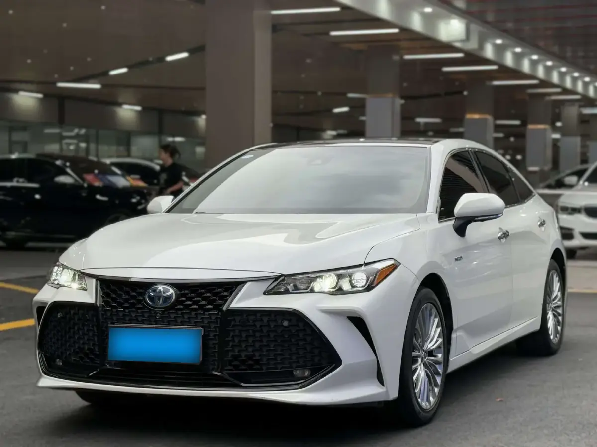 2019 Toyota Avalon 2.5L 178HP L4 E-CVT Hybrid