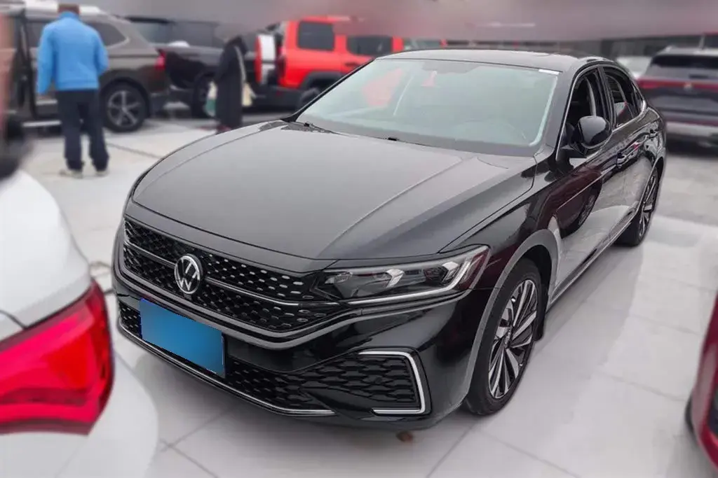 2022 Volkswagen Passat 2.0T 186HP L4 7DCT