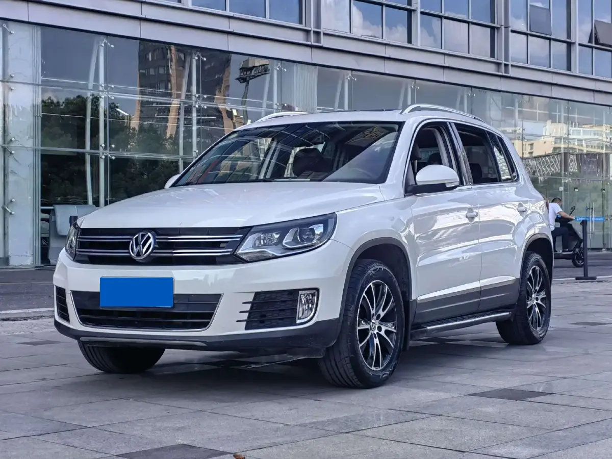2015 Volkswagen Tiguan 2.0T 200HP L4 6AT
