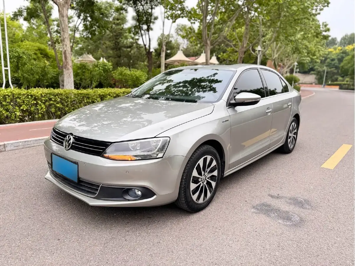 2014 Volkswagen Sagitar 1.4T 131HP L4 7DCT