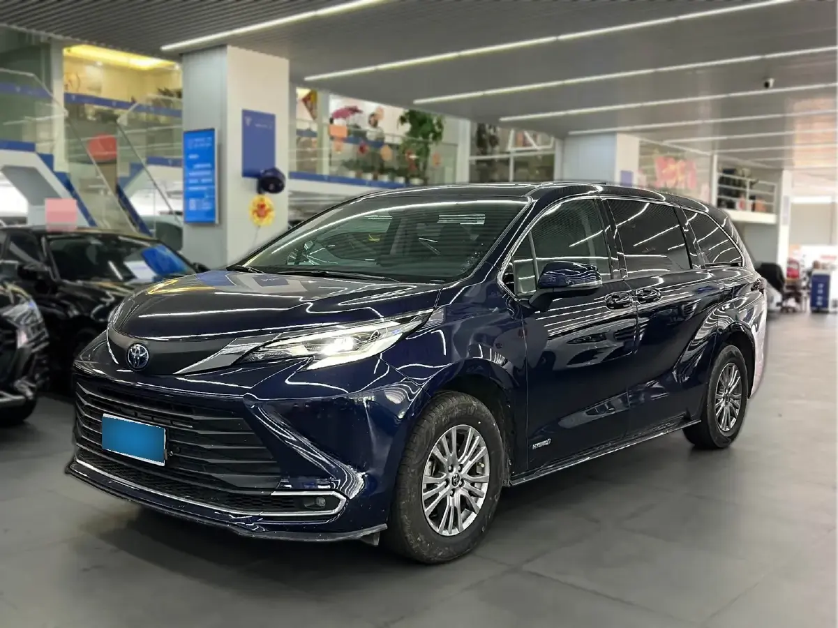 2021 Toyota Sienna 2.5L 192HP L4 E-CVT Hybrid